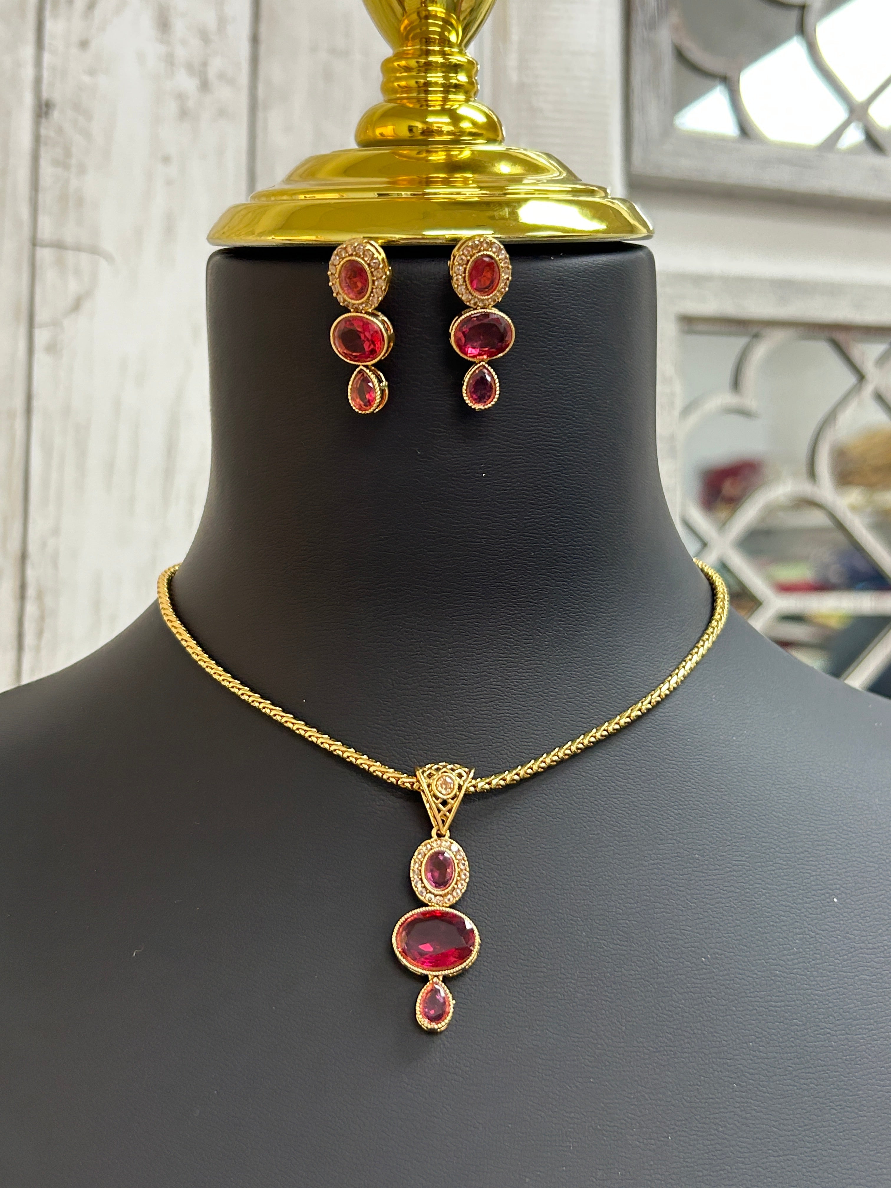 Pendant necklace set by Kurti Connection USA
