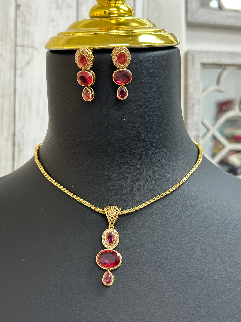 Pendant necklace set by Kurti Connection USA