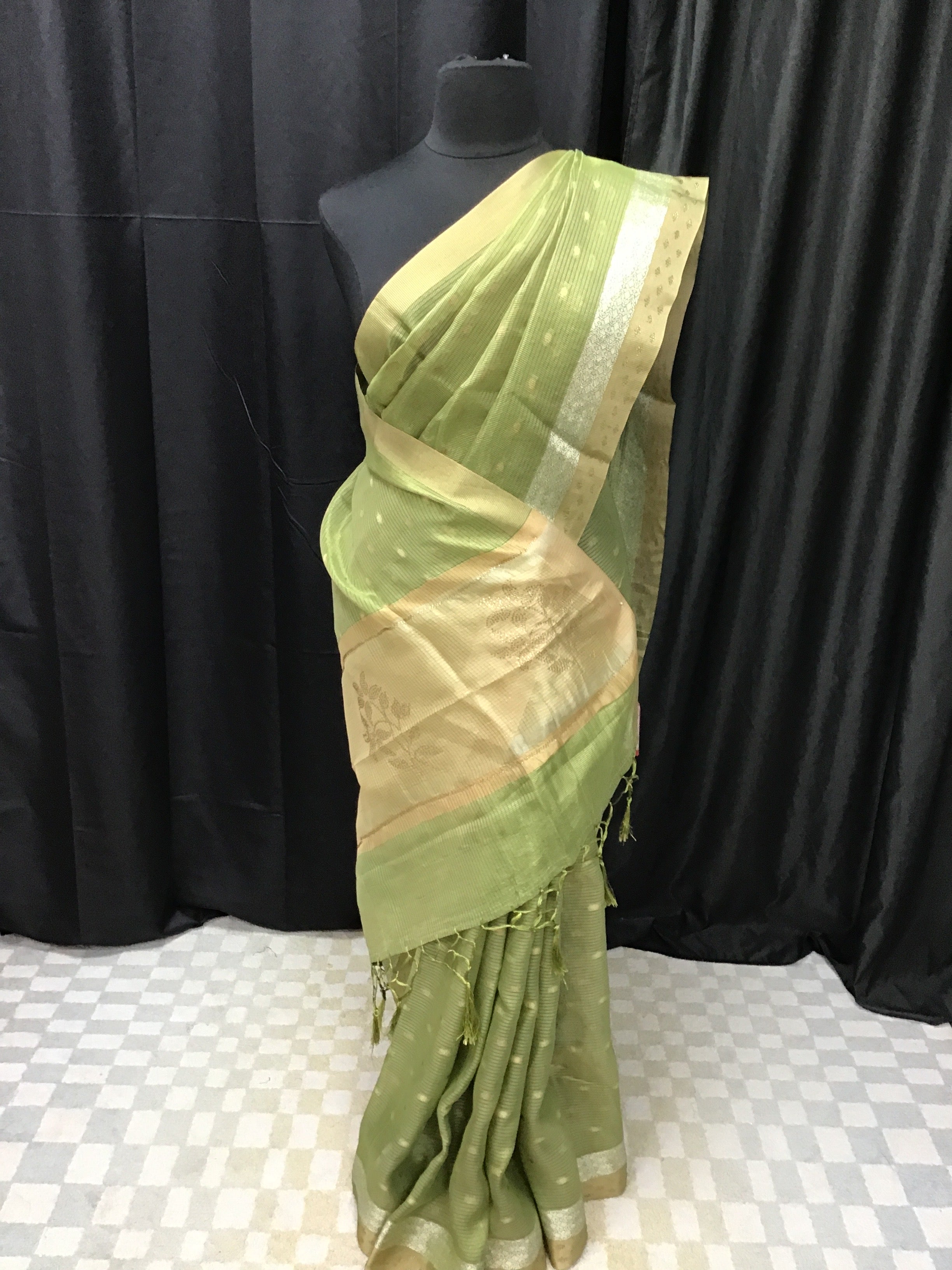 Soft tissue saree