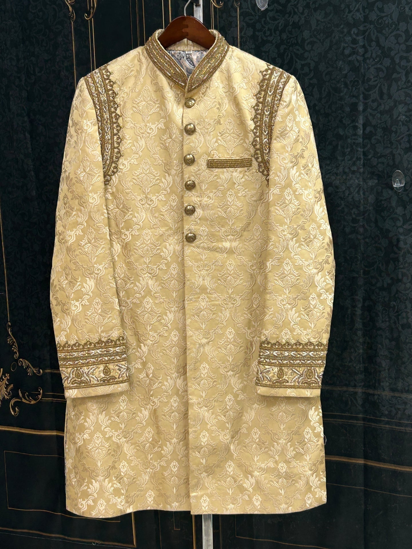 8E2A860A-55F2-4C2B-948A-B8AC54F1A4BF - Kurti Connection USA